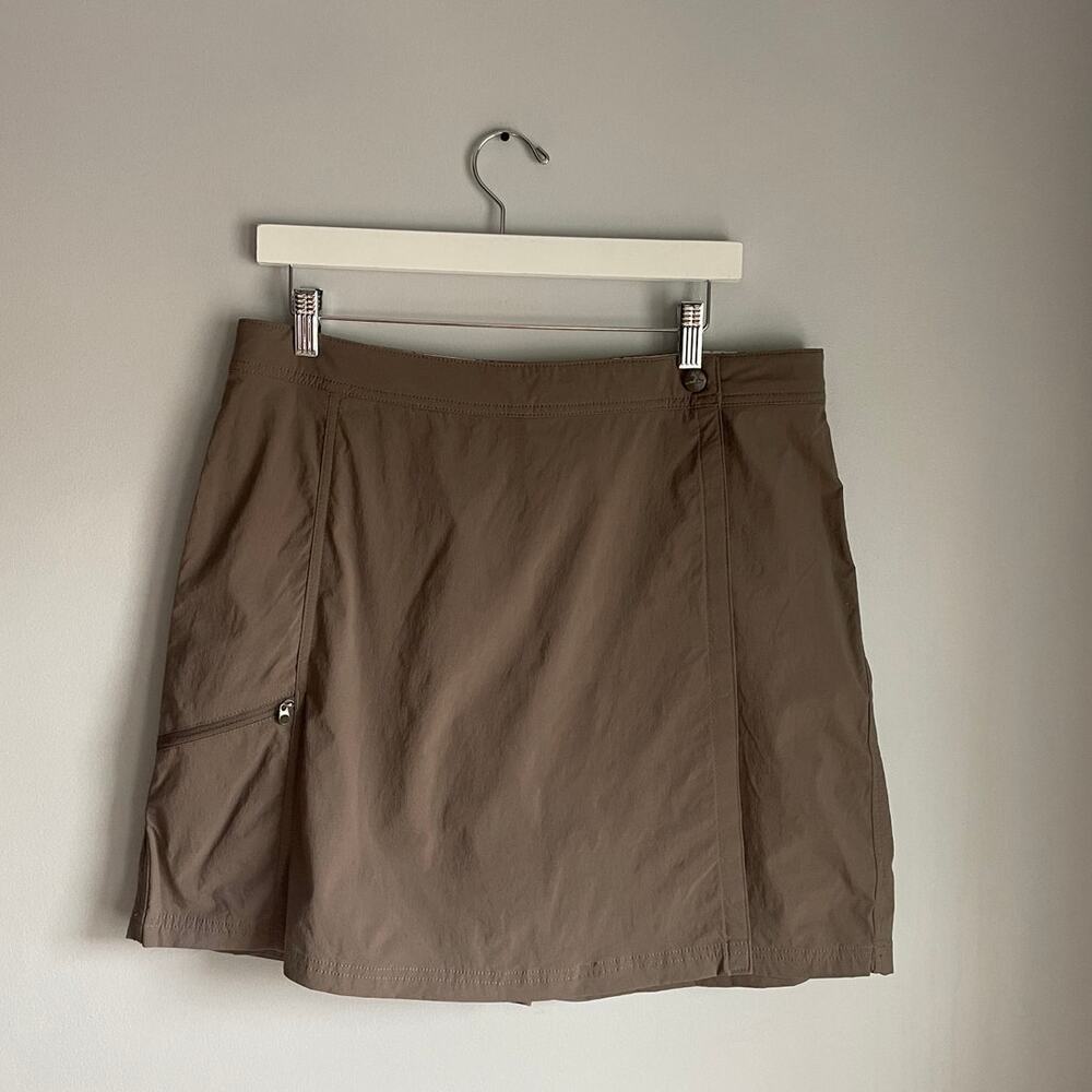 L.L. Bean Khaki Tan Skort Summer Active Gorpcore Outdoors size 12 Pockets